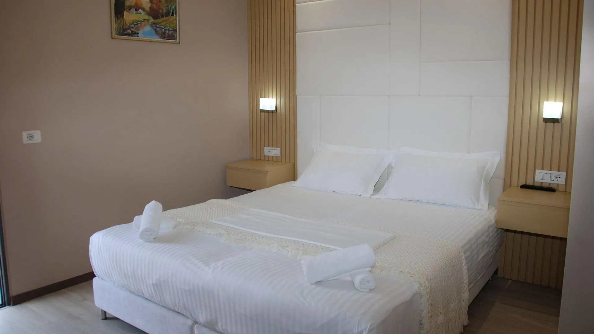 Hotel Strora Sarandë 4*,